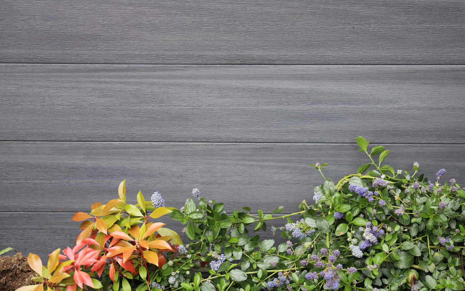fade resistant composite fencing