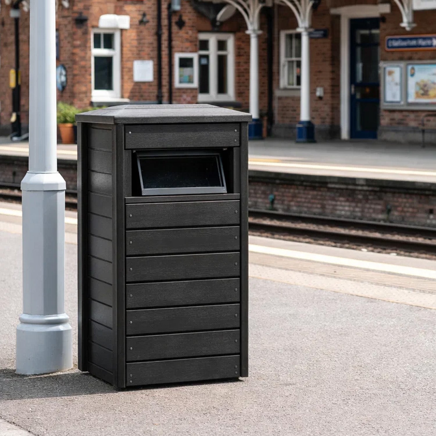 Recycled Plastic Litter Bin – Odour-Reducing Materials