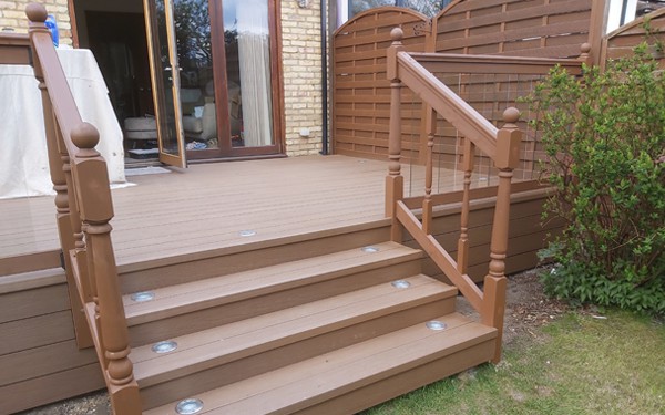 wooden decking balustrade