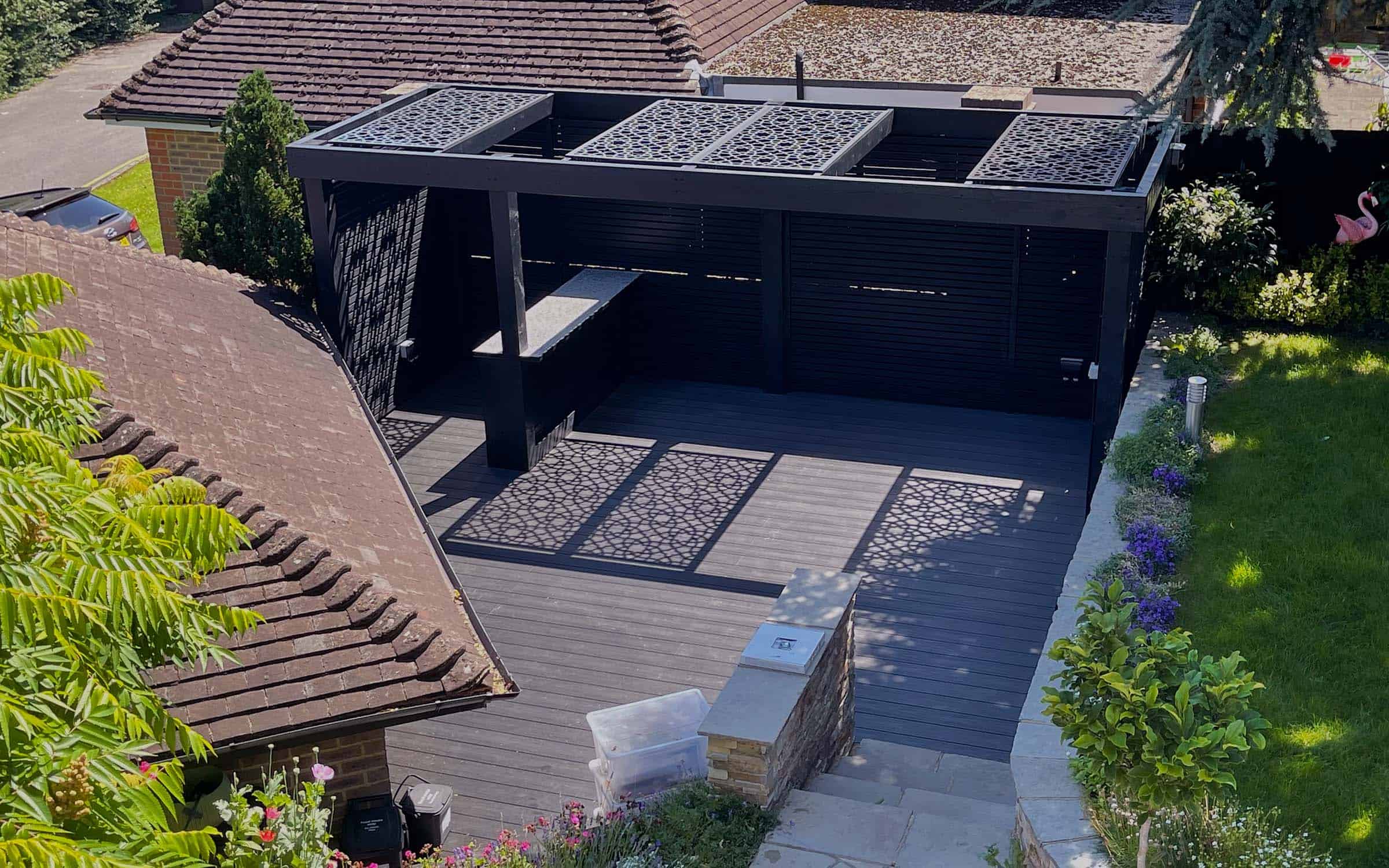 Black Decking Is The Ideal Monochromatic Contemporary Solution