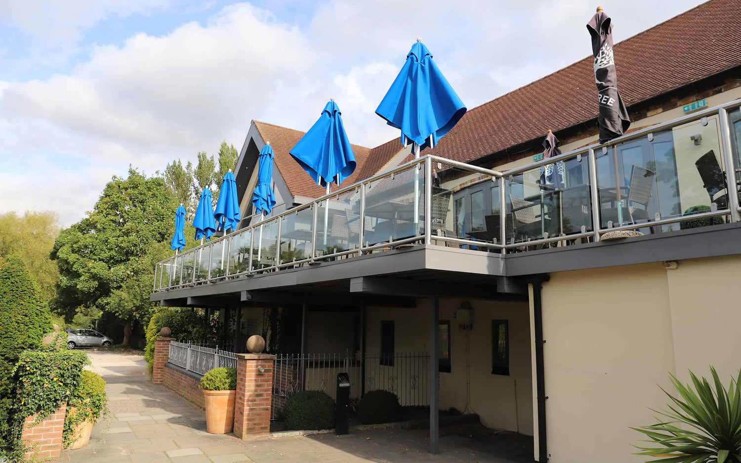 composite decking for restaurants, pubs, and cafes