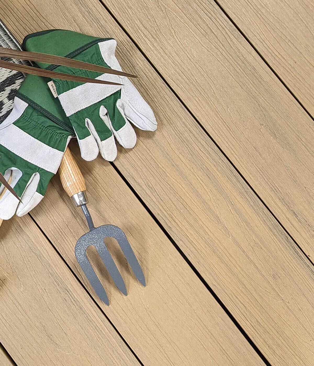 NeoTimber Deluxe Hollow Composite Decking - Oak