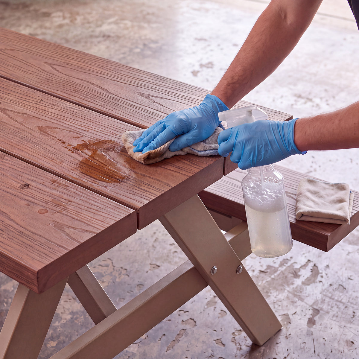 Composite Picnic Table – Stain-Resistant, Easy-to-Clean Surface for Low-Maintenance Outdoor Areas